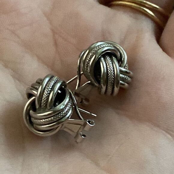 💛 925 Large Love Knot Stud Earrings - Picture 6 of 6
